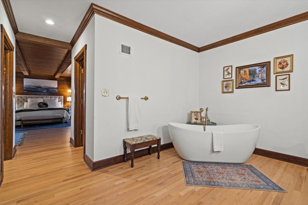 Luxury bathroom at Kansas City wedding venue lodging