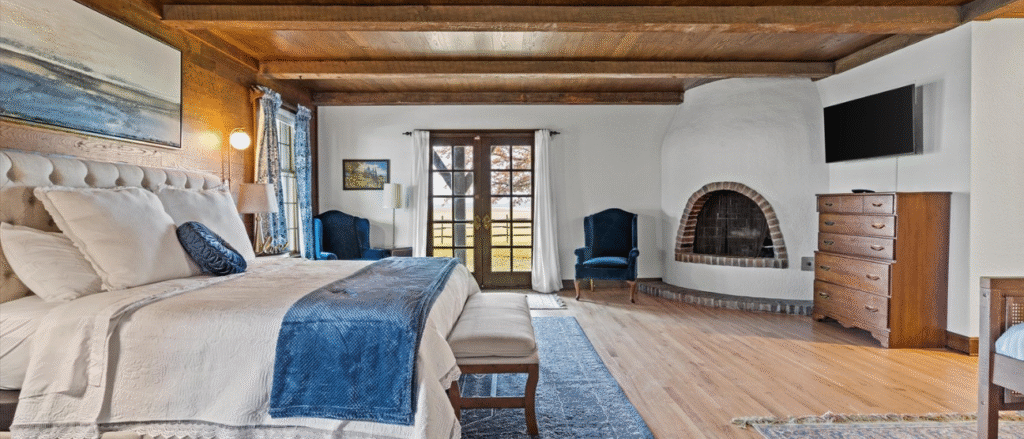 Guest bedroom accommodation at rustic wedding venue Kansas City