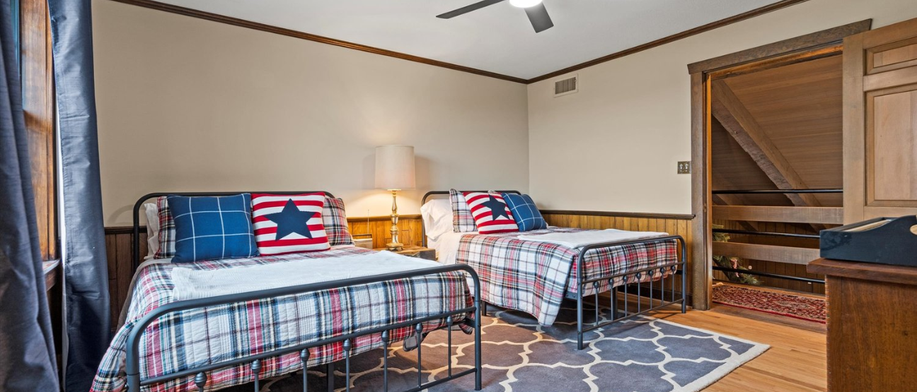 Guest bedroom accommodation at rustic wedding venue Kansas City