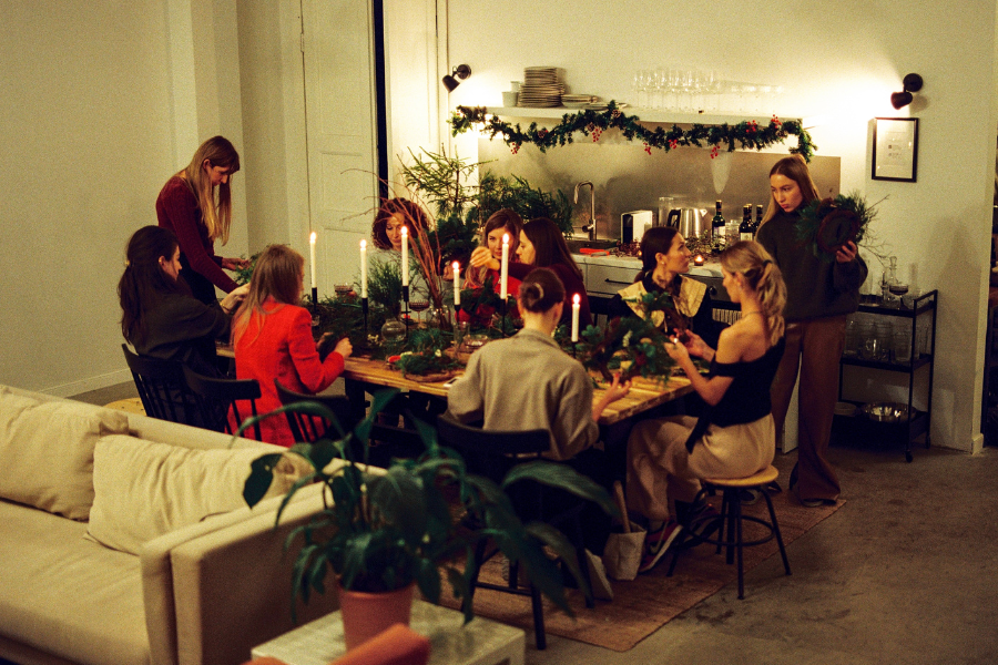 Company Holiday Party Venue in Kansas City: What to Look For 2 Intimate company holiday dinner with guests gathered around a decorated dining table