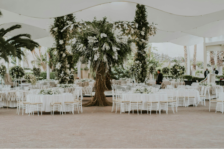 Wedding Venue Contract Red Flags Kansas City Couples Should Review Before Signing 2 dining arrangement of rustic wedding venue