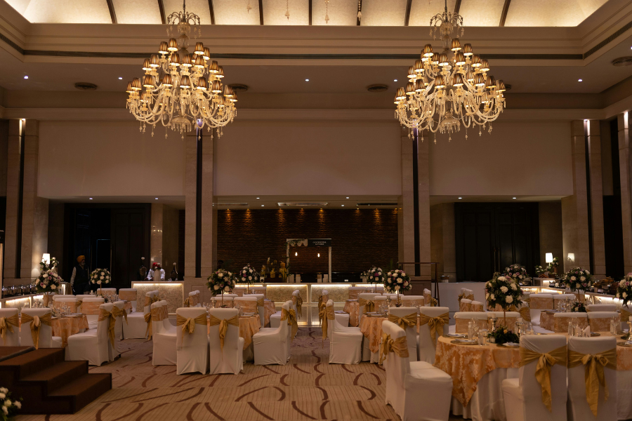 Outdoor Event Space vs Indoor Venue in Kansas City: Which Fits Your Private Event? 2 indoor event space